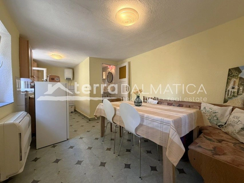 Authentisches dalmatinisches Steinhaus im Zentrum von Šibenik mit Terrasse