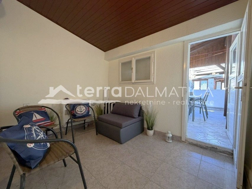 Authentisches dalmatinisches Steinhaus im Zentrum von Šibenik mit Terrasse