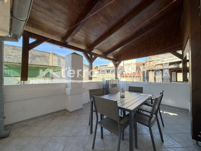 Authentisches dalmatinisches Steinhaus im Zentrum von Šibenik mit Terrasse