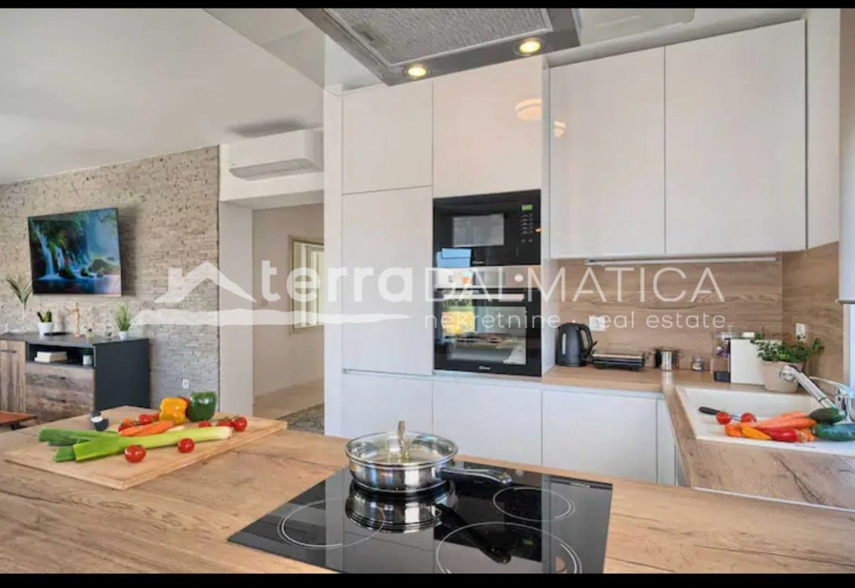 Villa mit Pool in Vodice – 290 m²