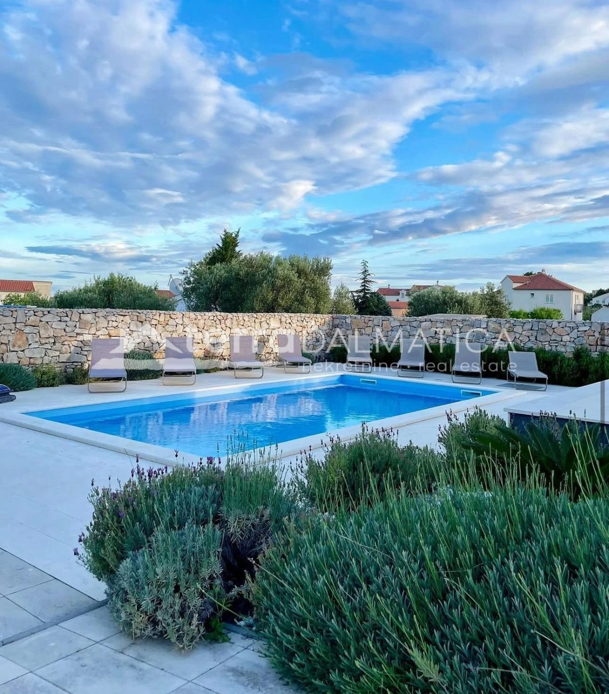 Villa mit Pool in Vodice – 290 m²