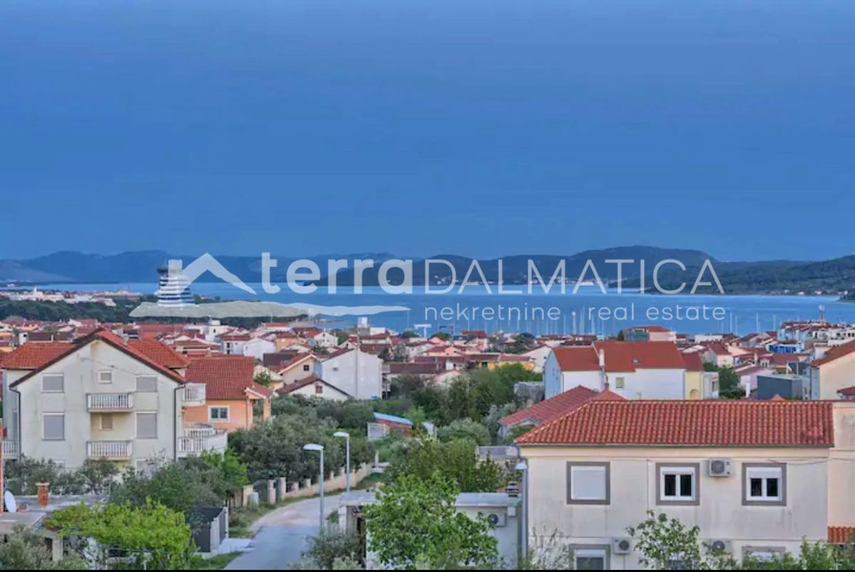 Villa mit Pool in Vodice – 290 m²