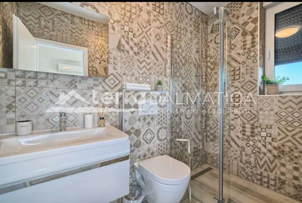 Villa mit Pool in Vodice – 290 m²