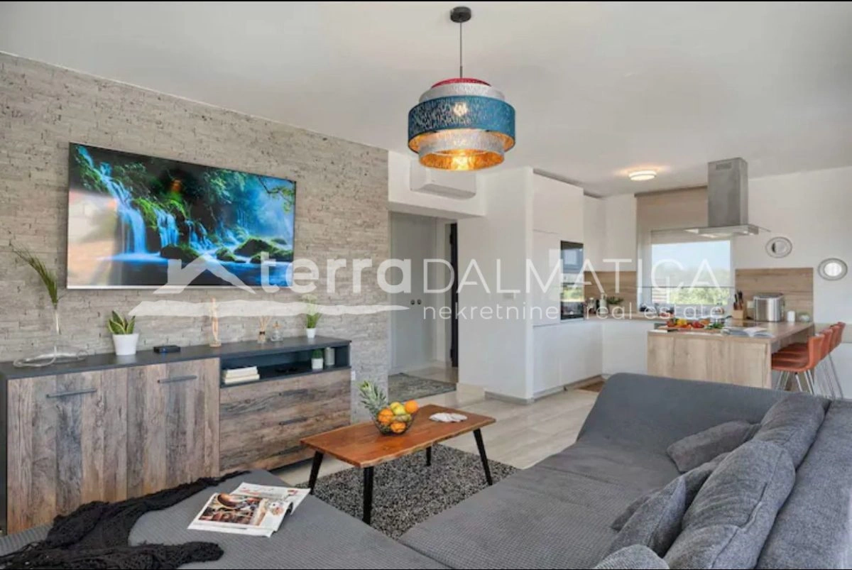 Villa mit Pool in Vodice – 290 m²