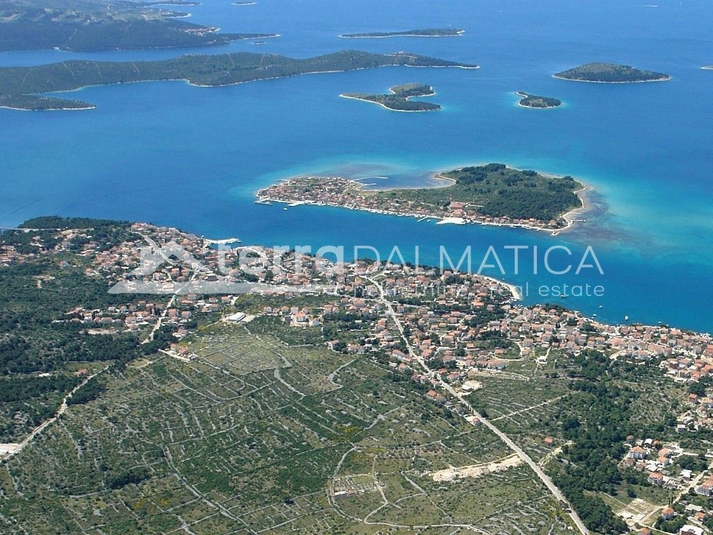 Wohnung in Brodarica mit privatem Garten und Garage S1 Ost