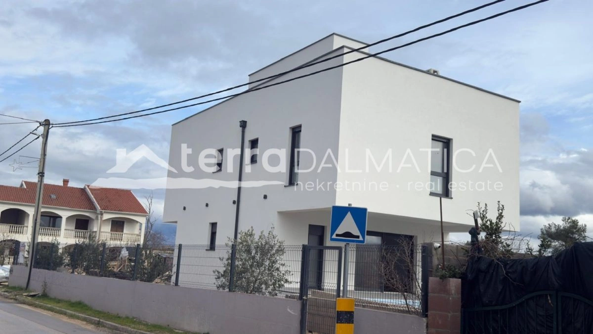 Nin – Neues Haus mit Pool und Meerblick