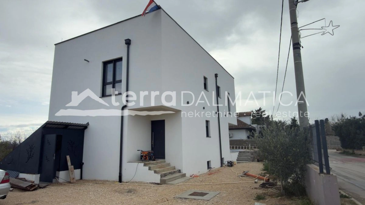 Nin – Neues Haus mit Pool und Meerblick