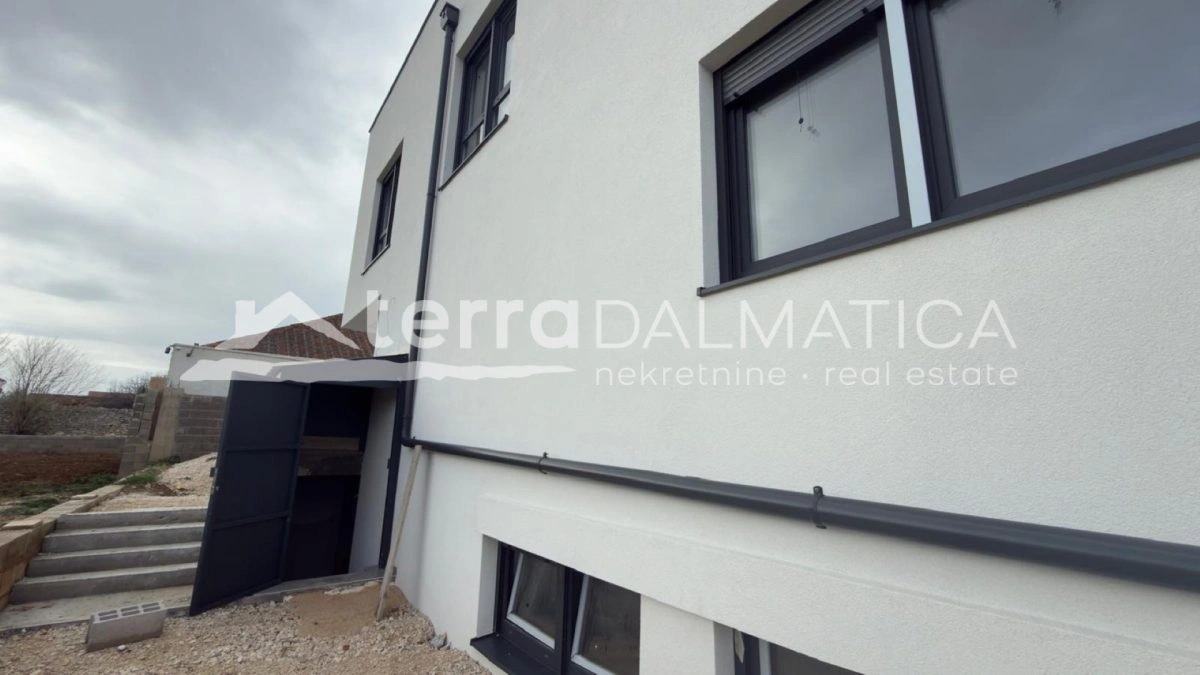 Nin – Neues Haus mit Pool und Meerblick