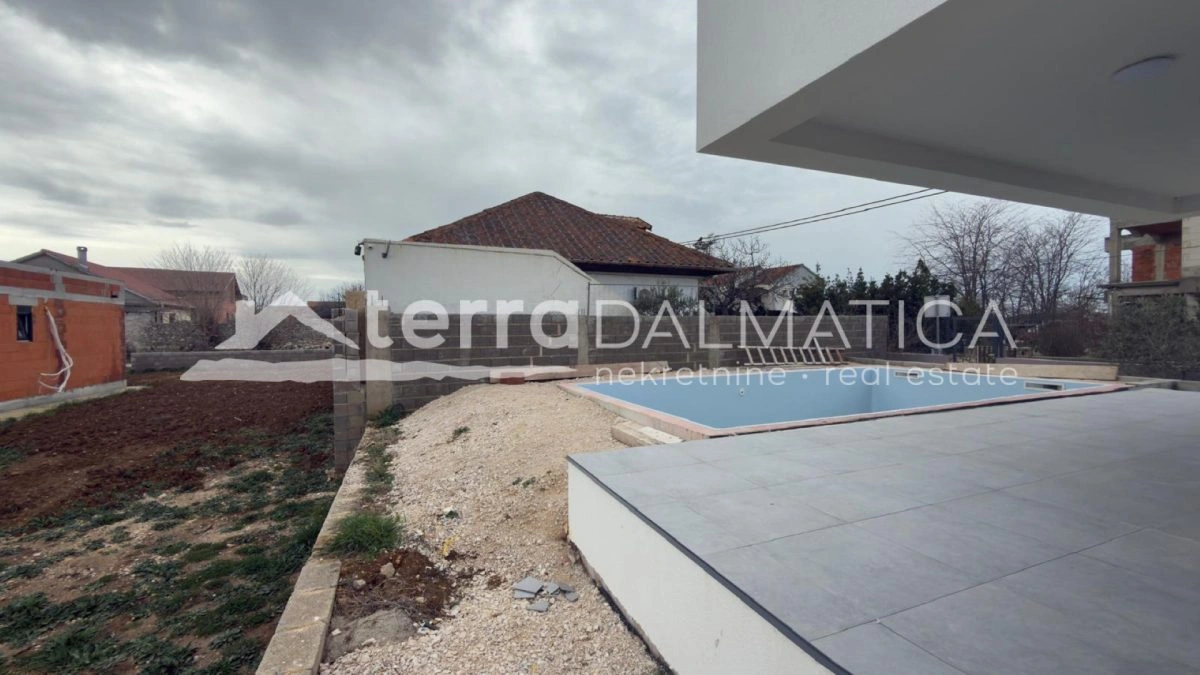 Nin – Neues Haus mit Pool und Meerblick