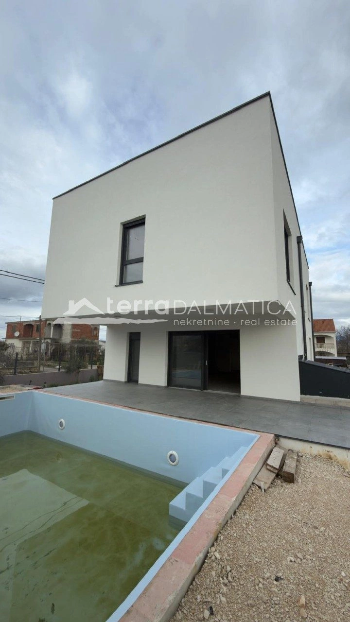 Nin – Neues Haus mit Pool und Meerblick
