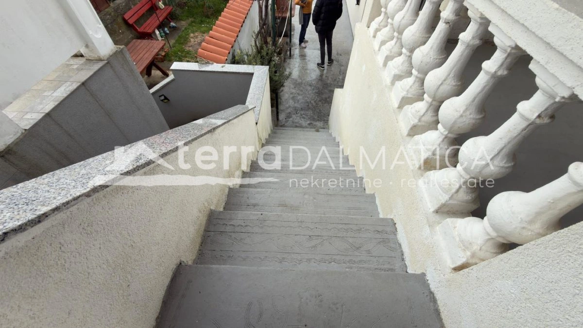 Haus Nr. 9 mit Garage und angelegtem Garten