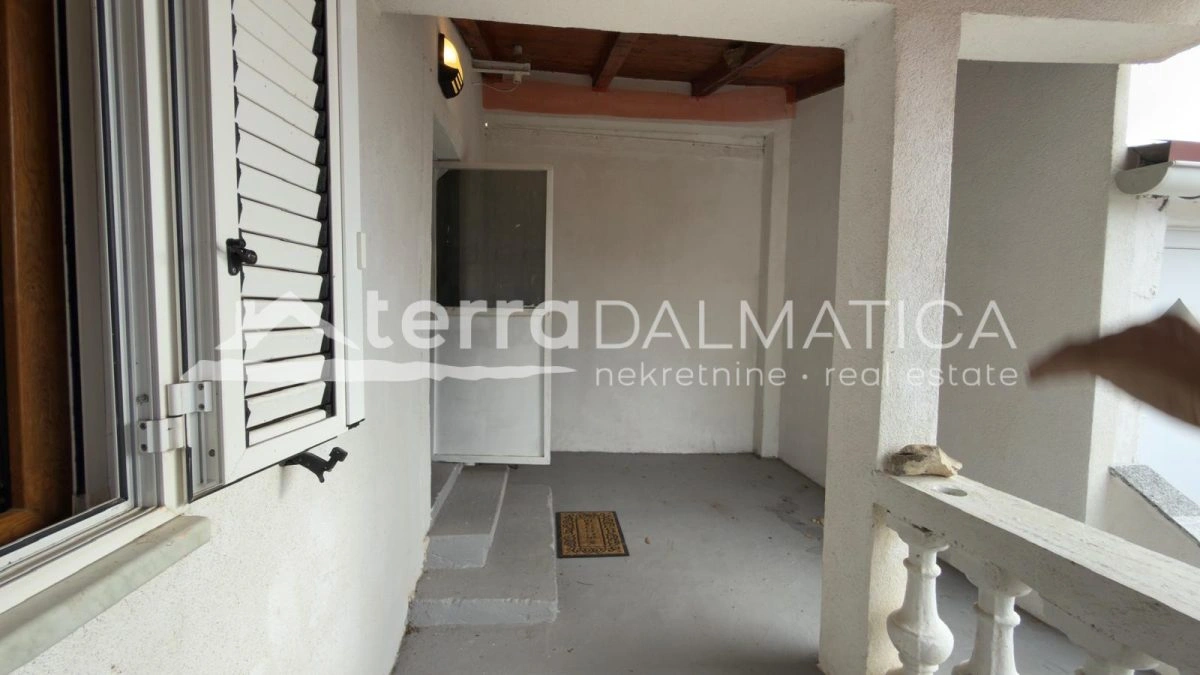 Haus Nr. 9 mit Garage und angelegtem Garten