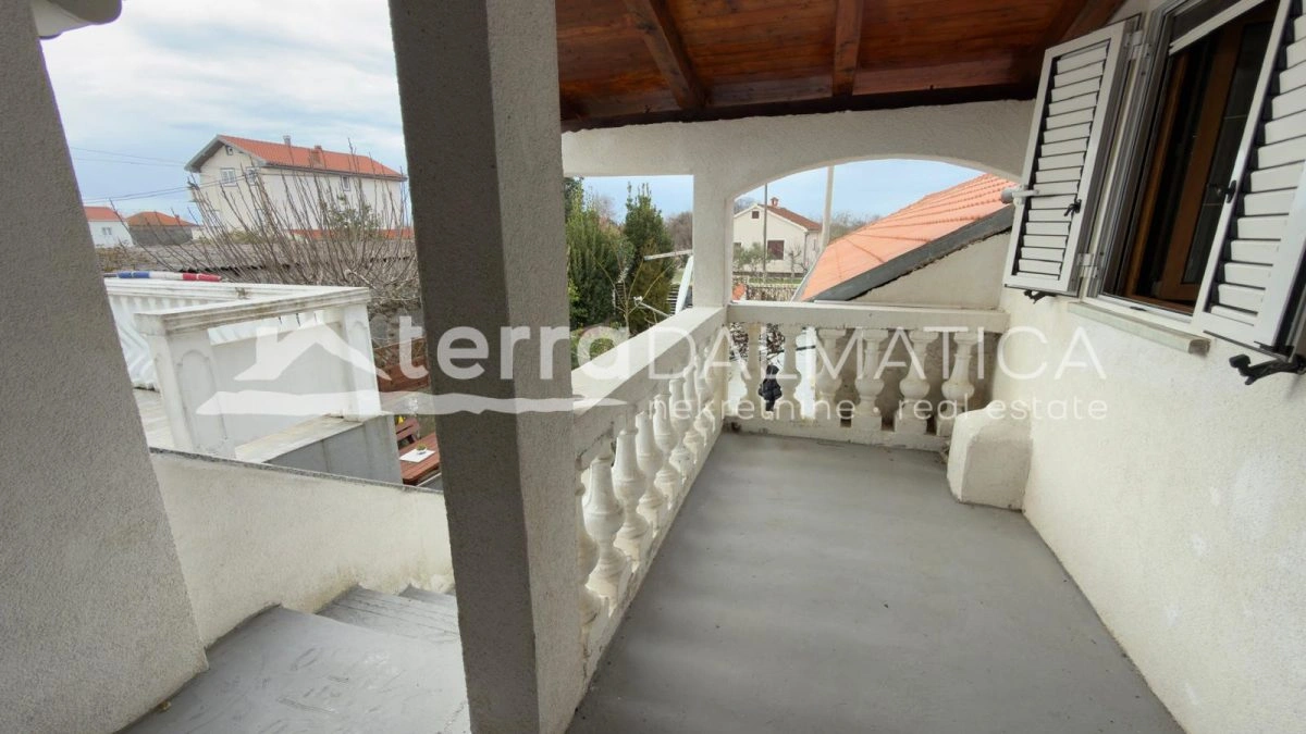 Haus Nr. 9 mit Garage und angelegtem Garten