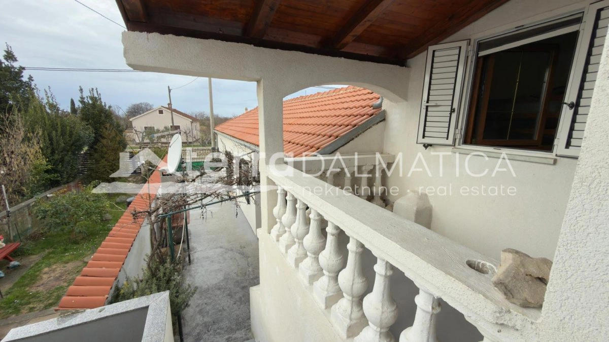 Haus Nr. 9 mit Garage und angelegtem Garten