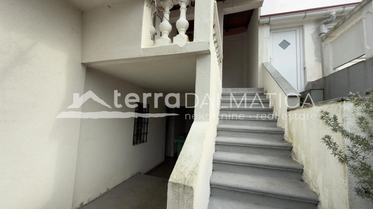 Haus Nr. 9 mit Garage und angelegtem Garten