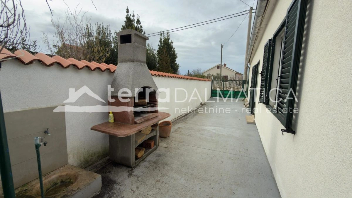 Haus Nr. 9 mit Garage und angelegtem Garten