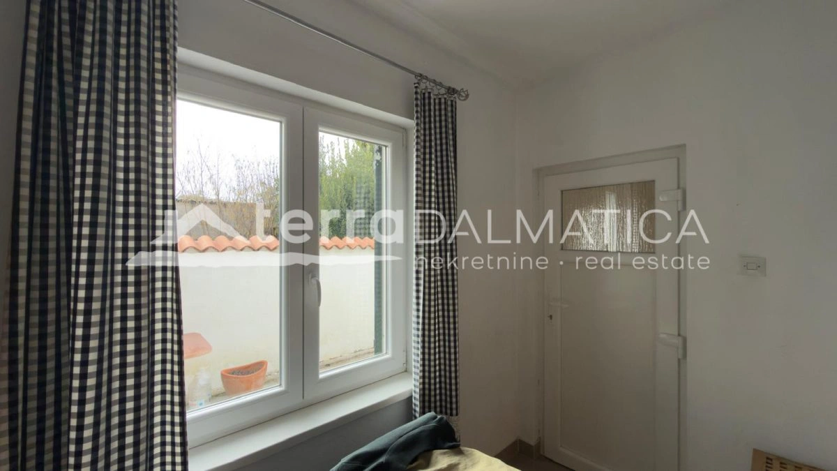 Haus Nr. 9 mit Garage und angelegtem Garten