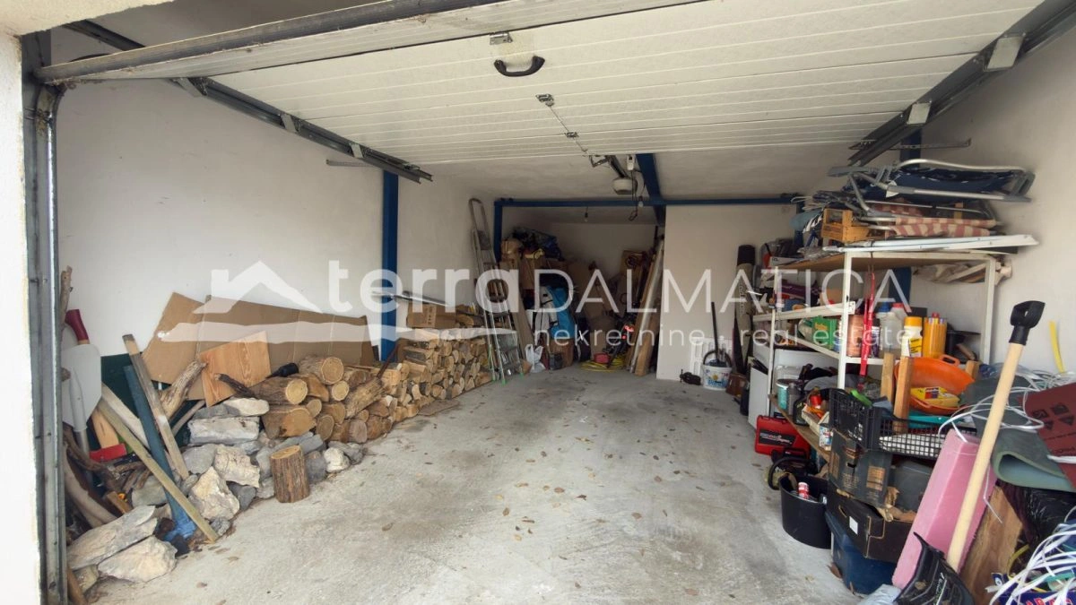 Haus Nr. 9 mit Garage und angelegtem Garten