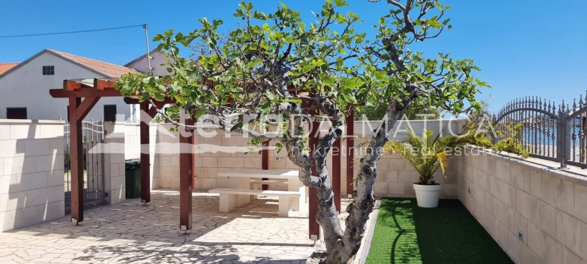 Haus Bibinje, erste Reihe zum Meer mit Meerblick