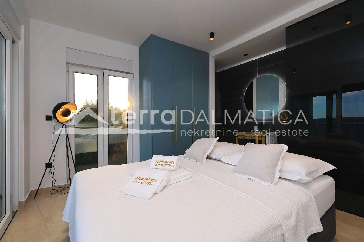 Luxusvilla Maslenica mit beheiztem Pool, erste Reihe zum Meer