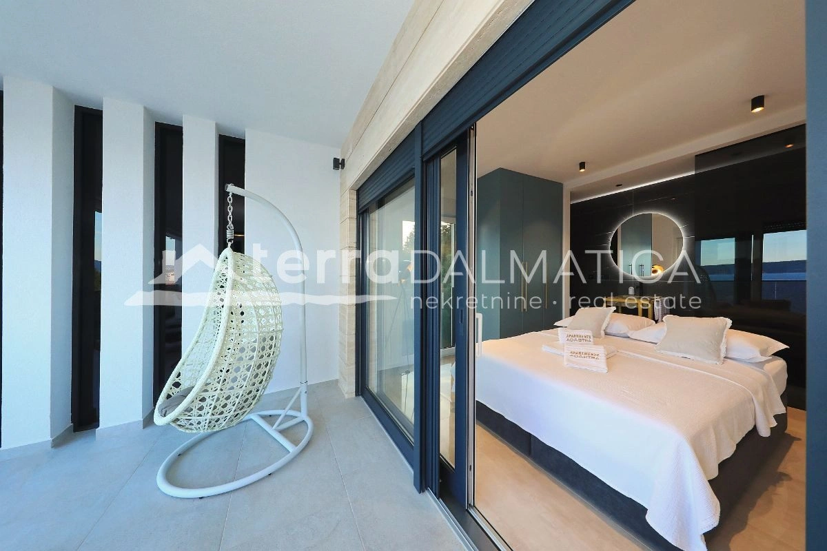 Luxusvilla Maslenica mit beheiztem Pool, erste Reihe zum Meer