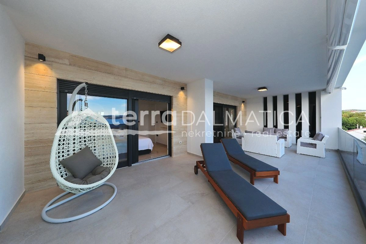 Luxusvilla Maslenica mit beheiztem Pool, erste Reihe zum Meer