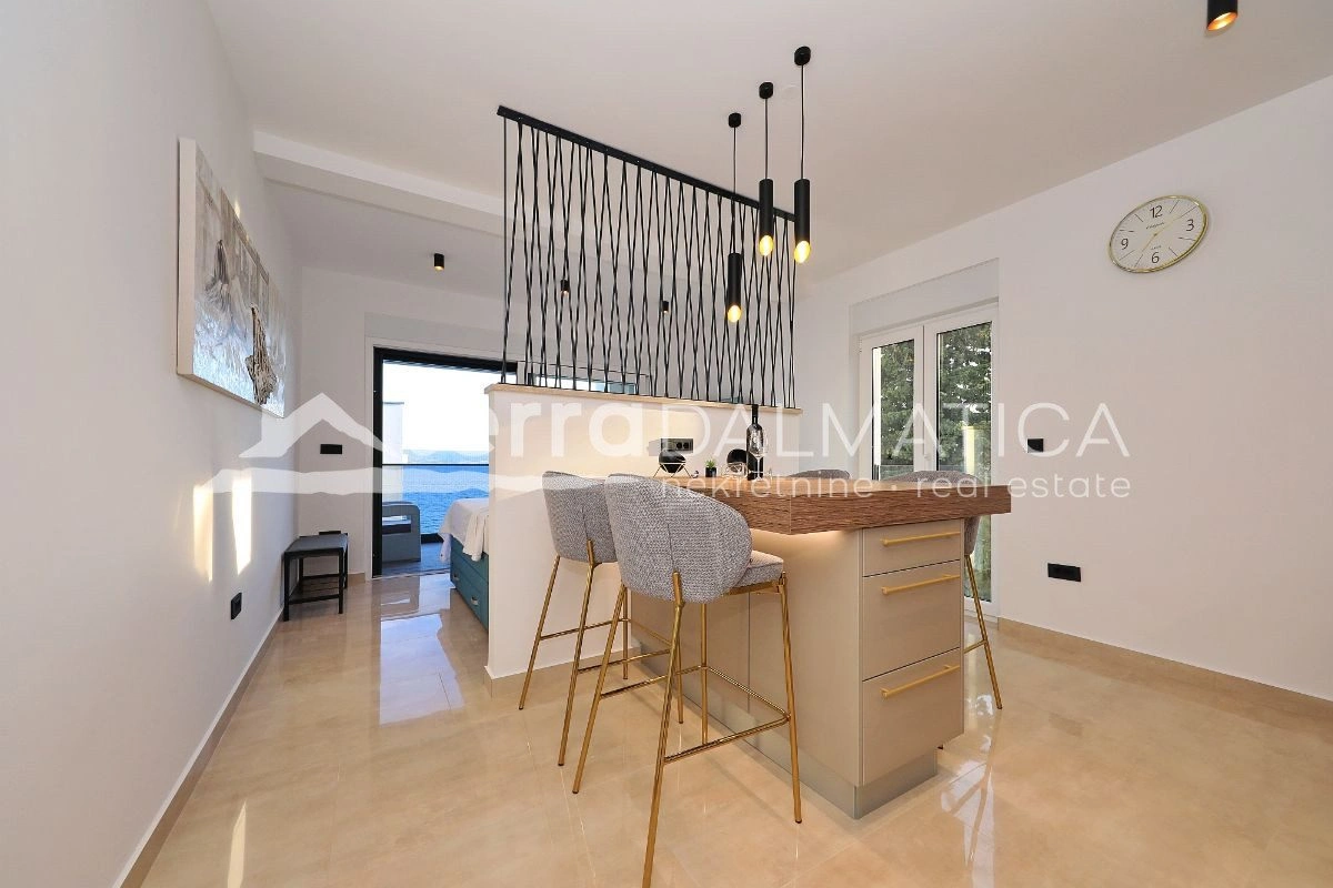 Luxusvilla Maslenica mit beheiztem Pool, erste Reihe zum Meer