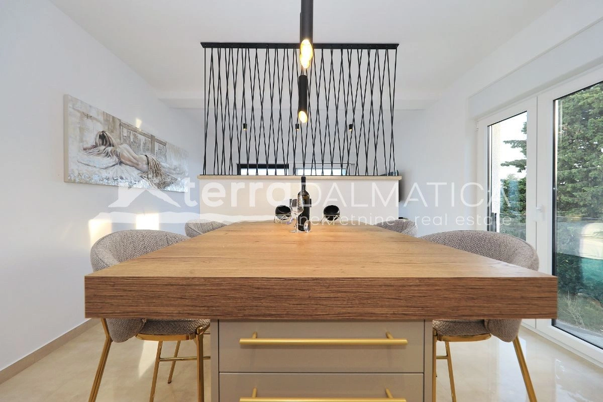 Luxusvilla Maslenica mit beheiztem Pool, erste Reihe zum Meer