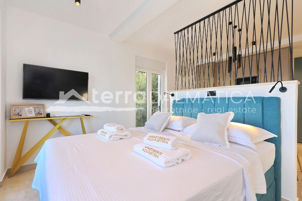 Luxusvilla Maslenica mit beheiztem Pool, erste Reihe zum Meer