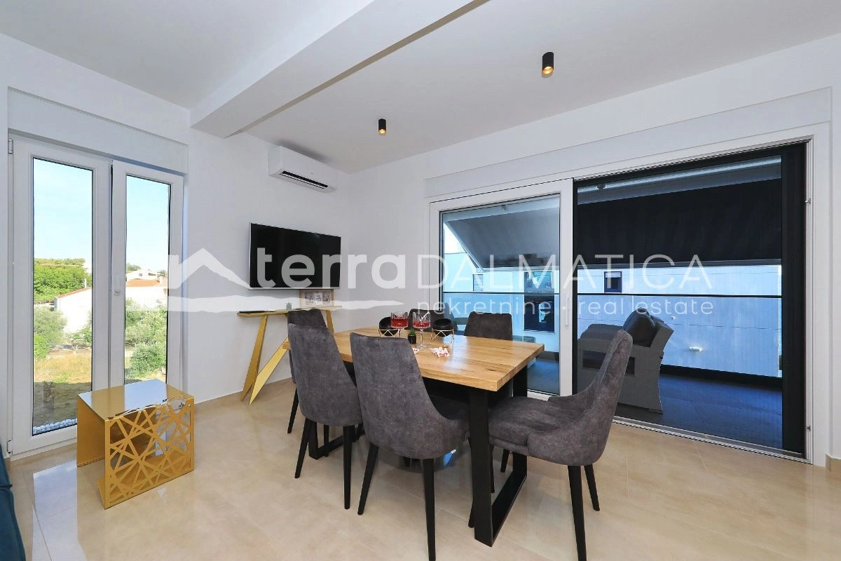 Luxusvilla Maslenica mit beheiztem Pool, erste Reihe zum Meer