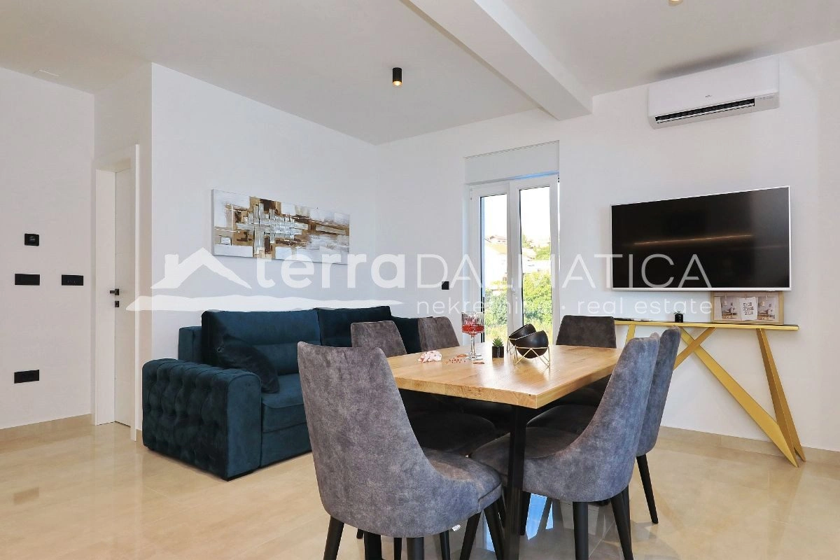 Luxusvilla Maslenica mit beheiztem Pool, erste Reihe zum Meer