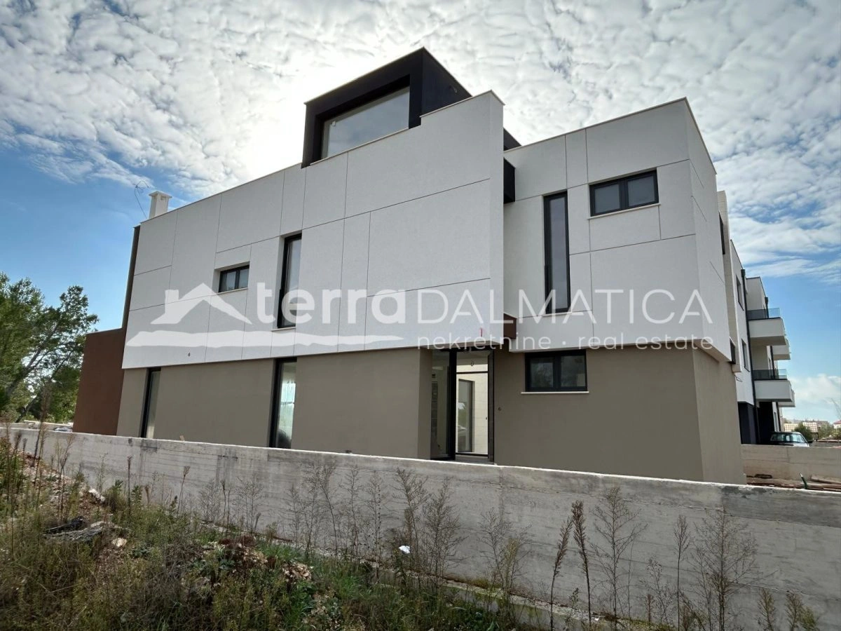 Neues Haus Privlaka mit Swimmingpool und Meerblick