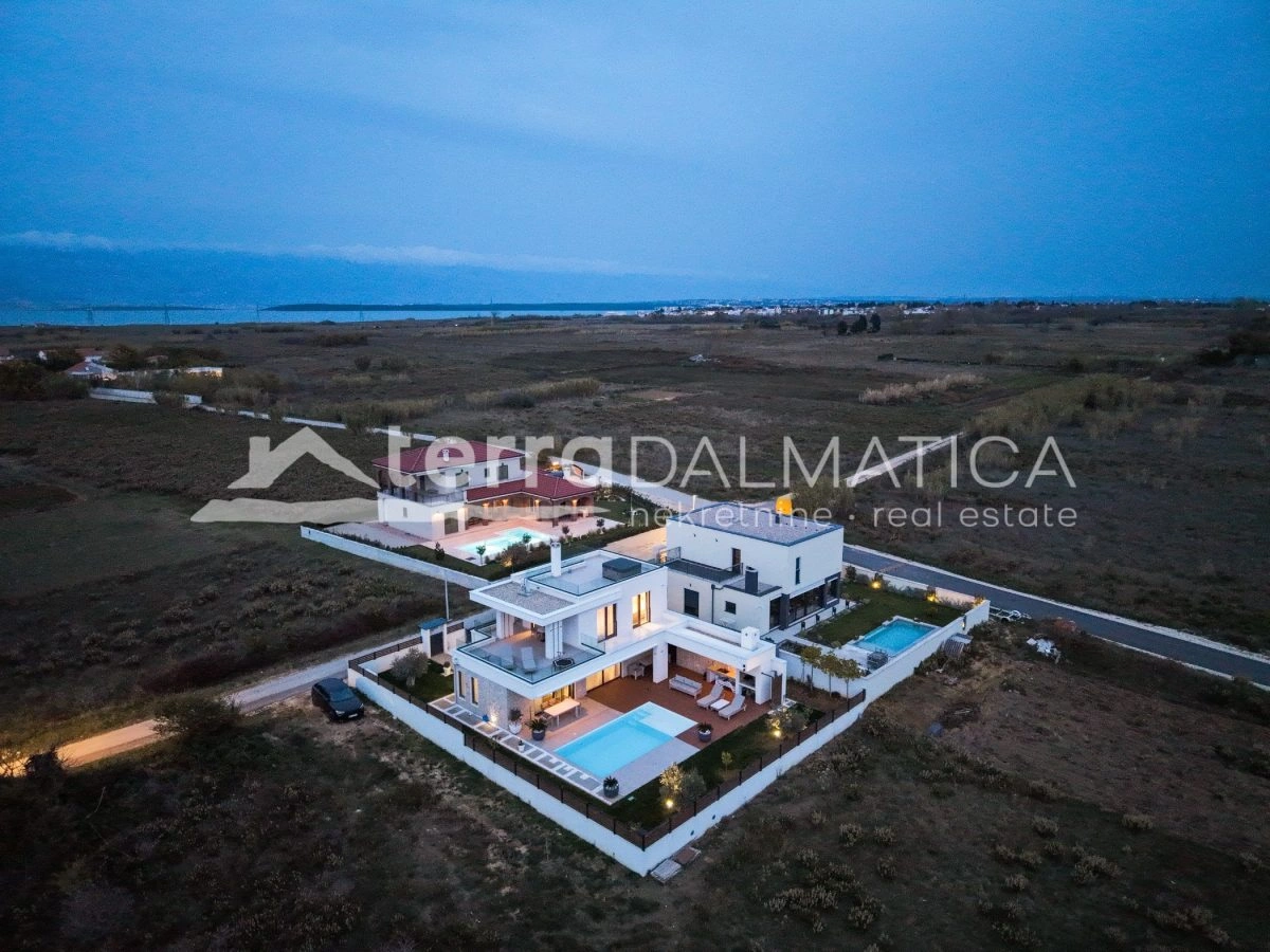 Haus Privlaka mit beheiztem Pool und angelegtem Garten