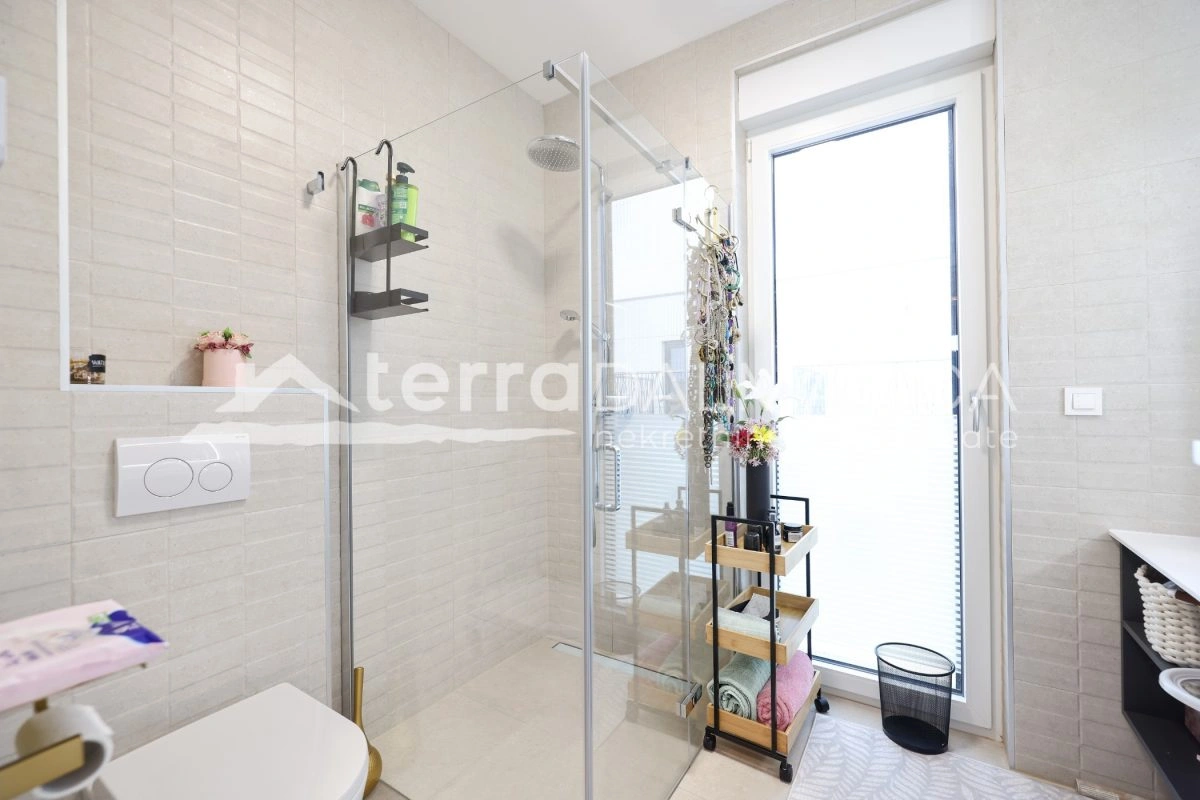 Haus Privlaka mit beheiztem Pool und angelegtem Garten