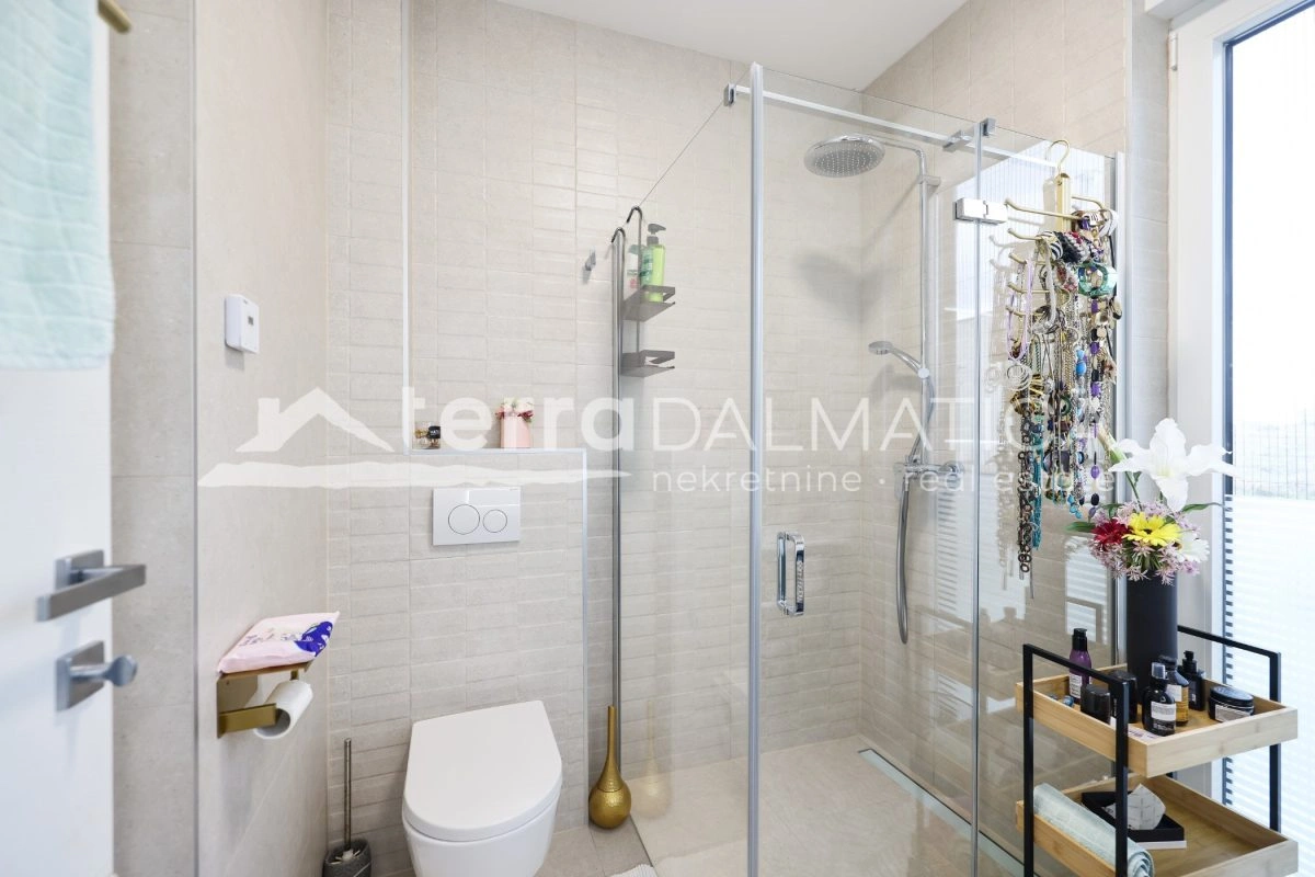 Haus Privlaka mit beheiztem Pool und angelegtem Garten