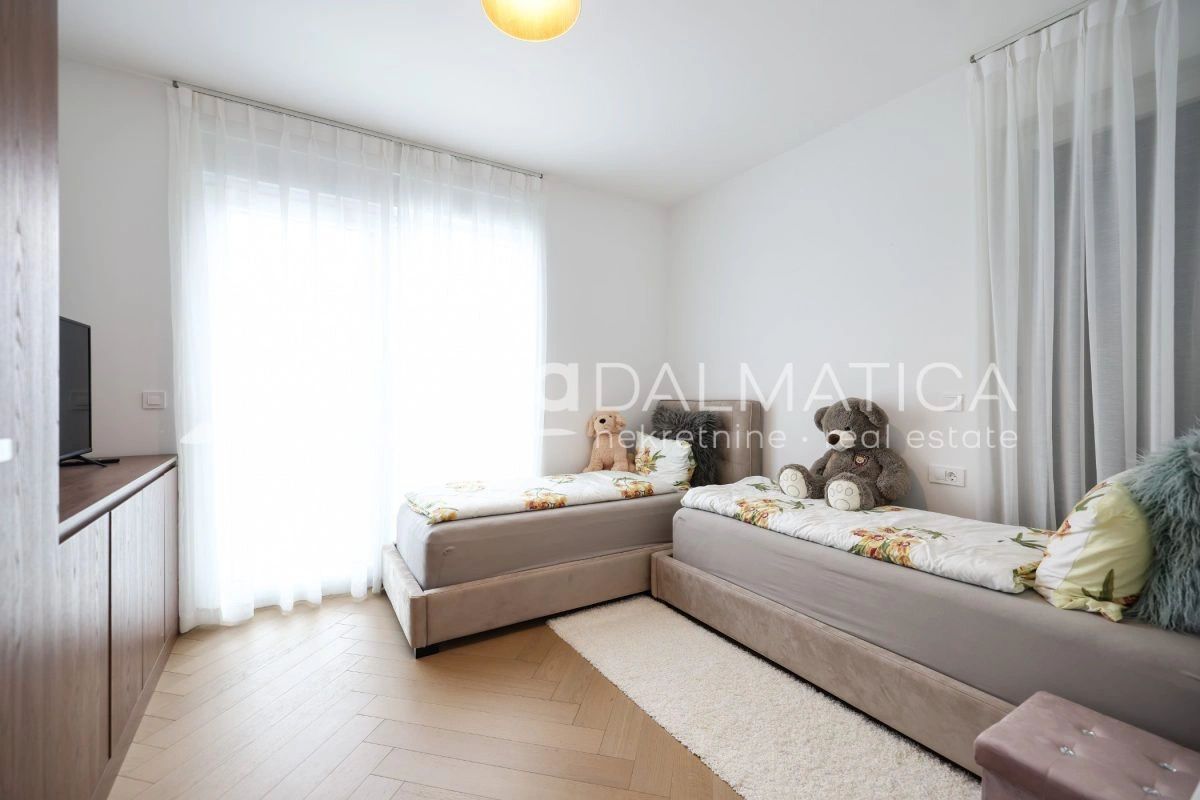 Haus Privlaka mit beheiztem Pool und angelegtem Garten