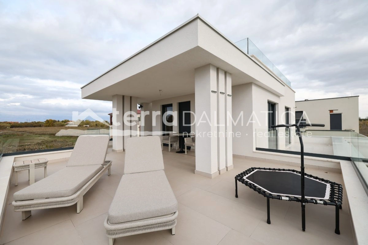 Haus Privlaka mit beheiztem Pool und angelegtem Garten