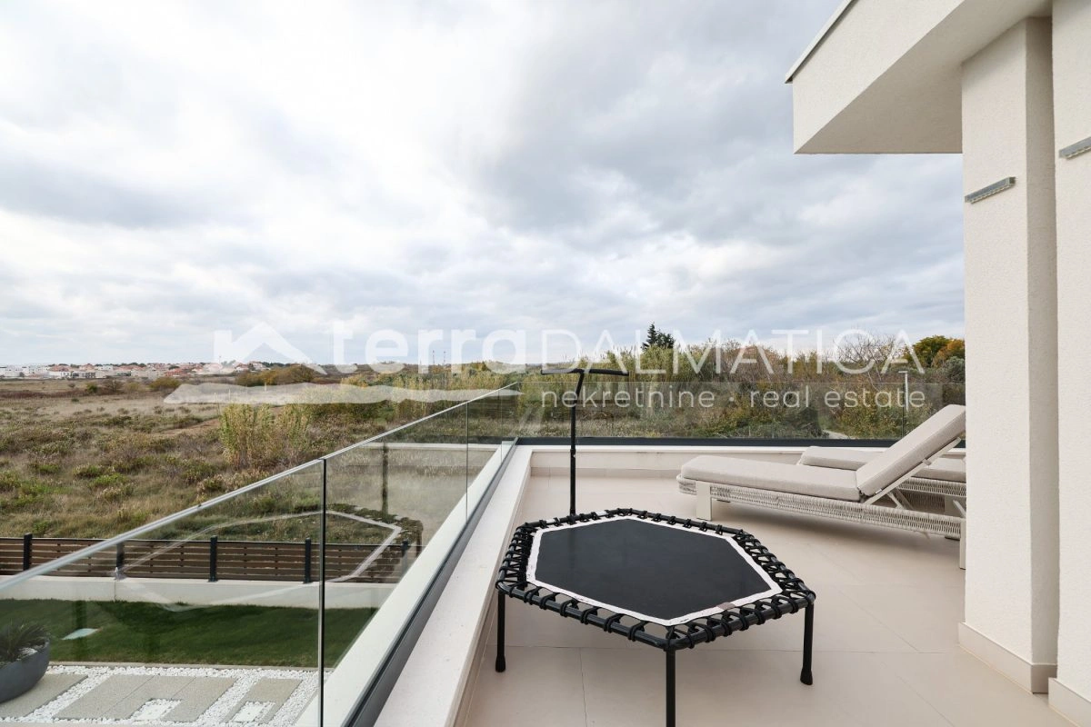 Haus Privlaka mit beheiztem Pool und angelegtem Garten