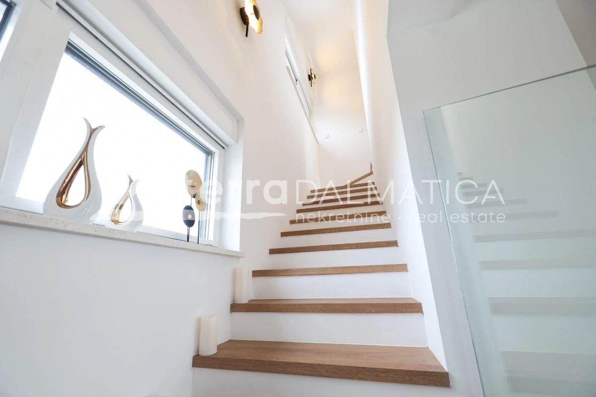 Haus Privlaka mit beheiztem Pool und angelegtem Garten