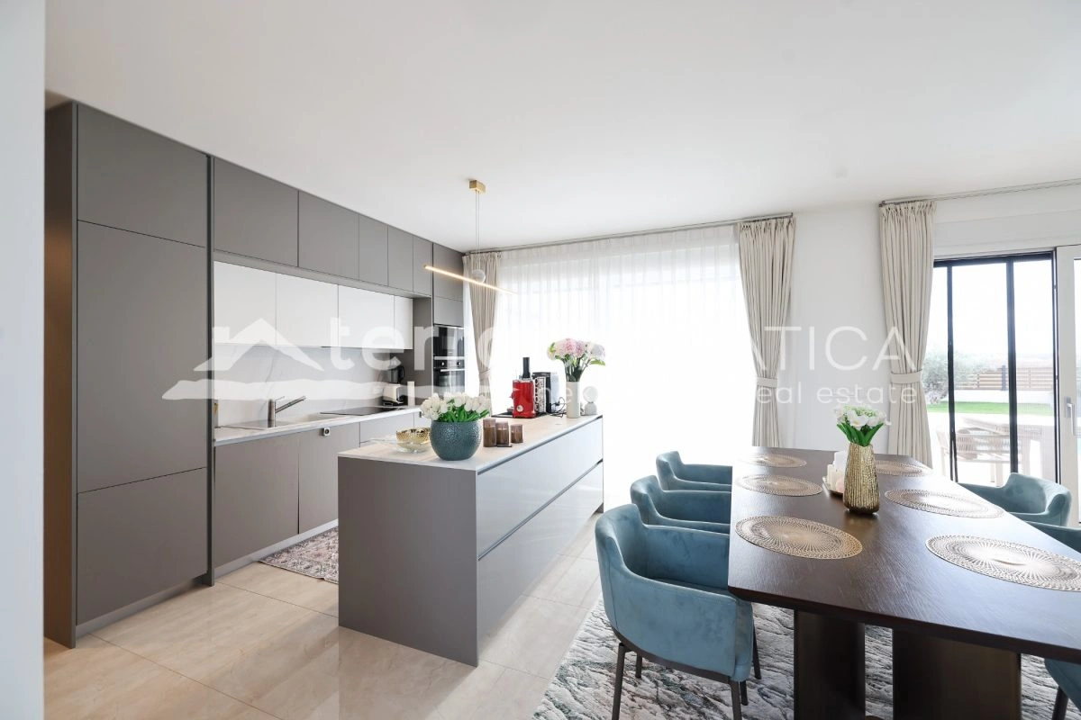 Haus Privlaka mit beheiztem Pool und angelegtem Garten