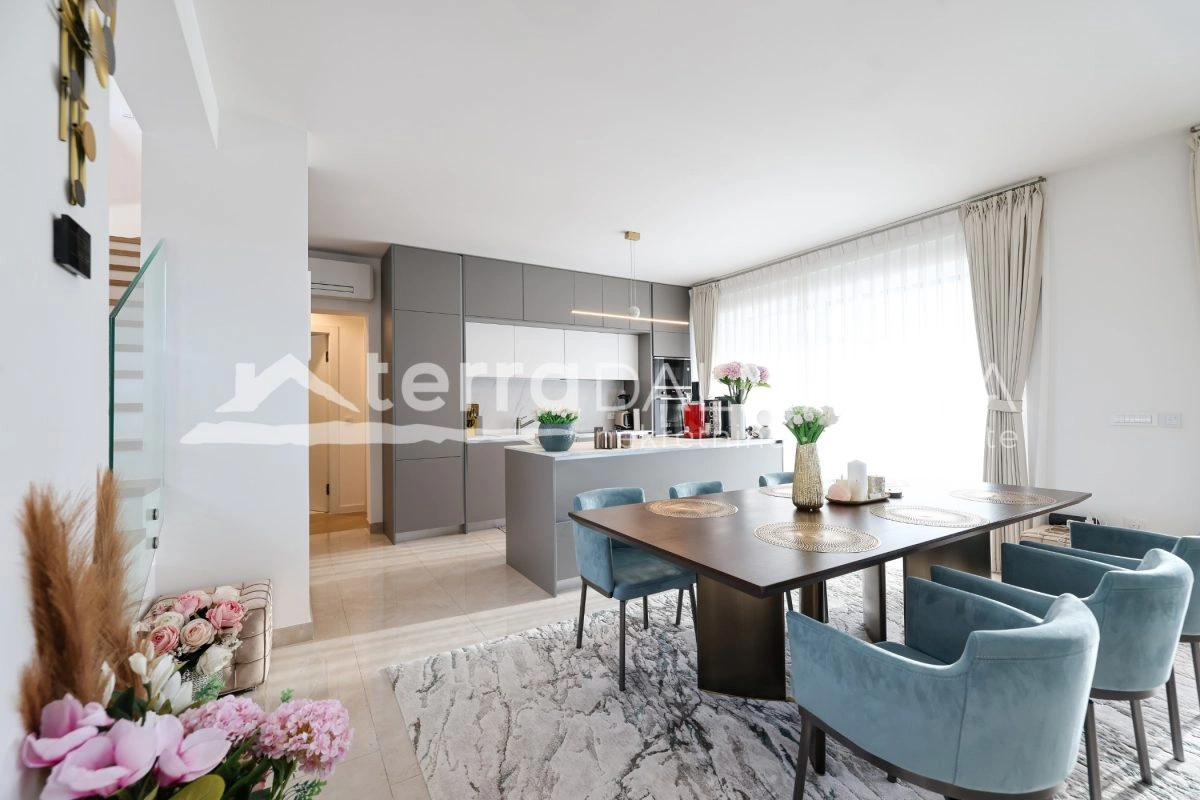 Haus Privlaka mit beheiztem Pool und angelegtem Garten