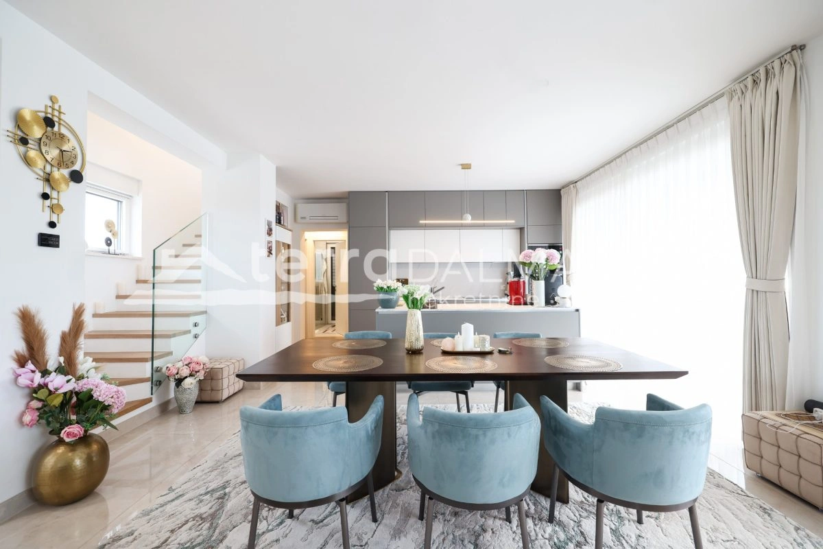 Haus Privlaka mit beheiztem Pool und angelegtem Garten