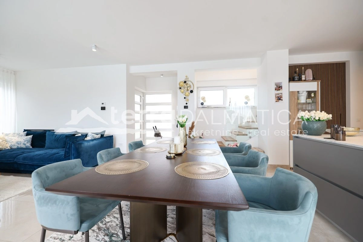 Haus Privlaka mit beheiztem Pool und angelegtem Garten