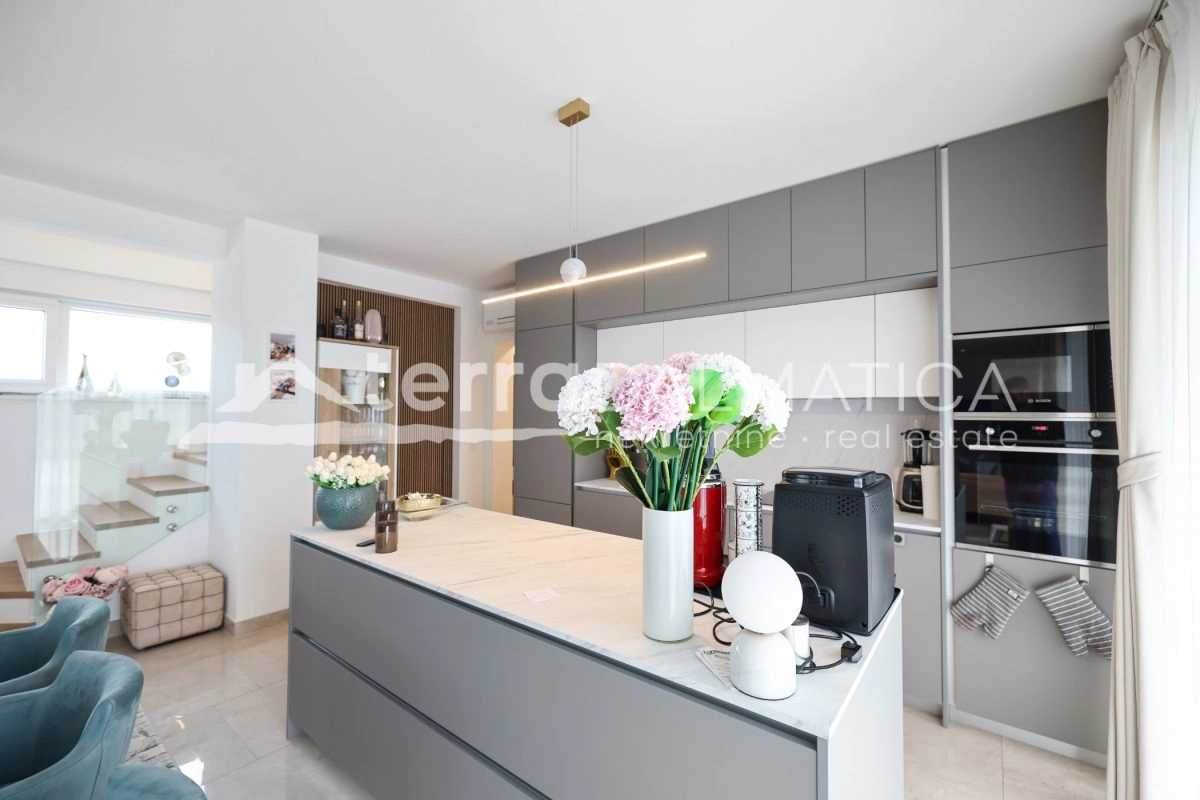 Haus Privlaka mit beheiztem Pool und angelegtem Garten