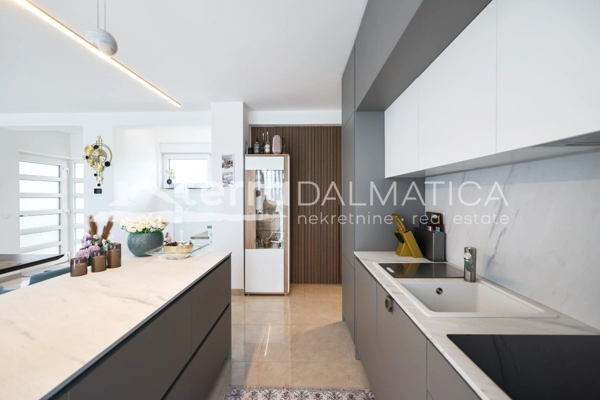 Haus Privlaka mit beheiztem Pool und angelegtem Garten