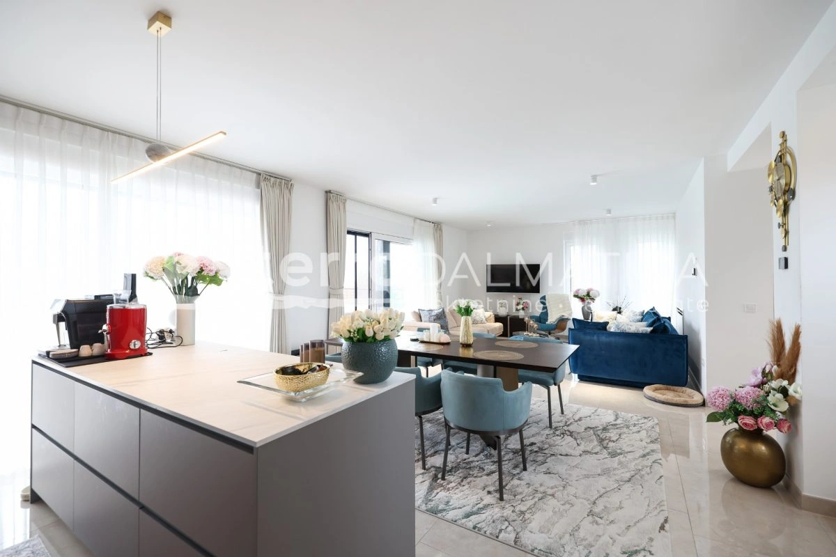 Haus Privlaka mit beheiztem Pool und angelegtem Garten