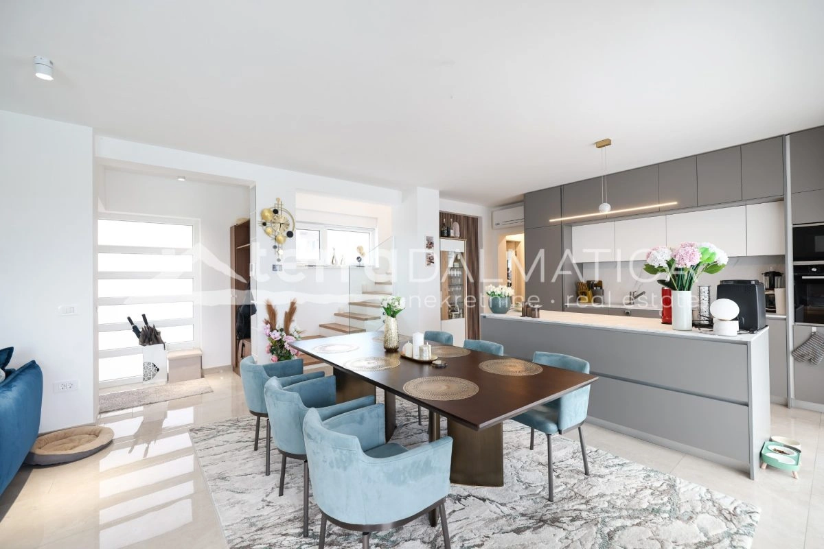 Haus Privlaka mit beheiztem Pool und angelegtem Garten