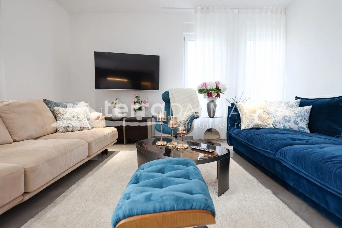 Haus Privlaka mit beheiztem Pool und angelegtem Garten