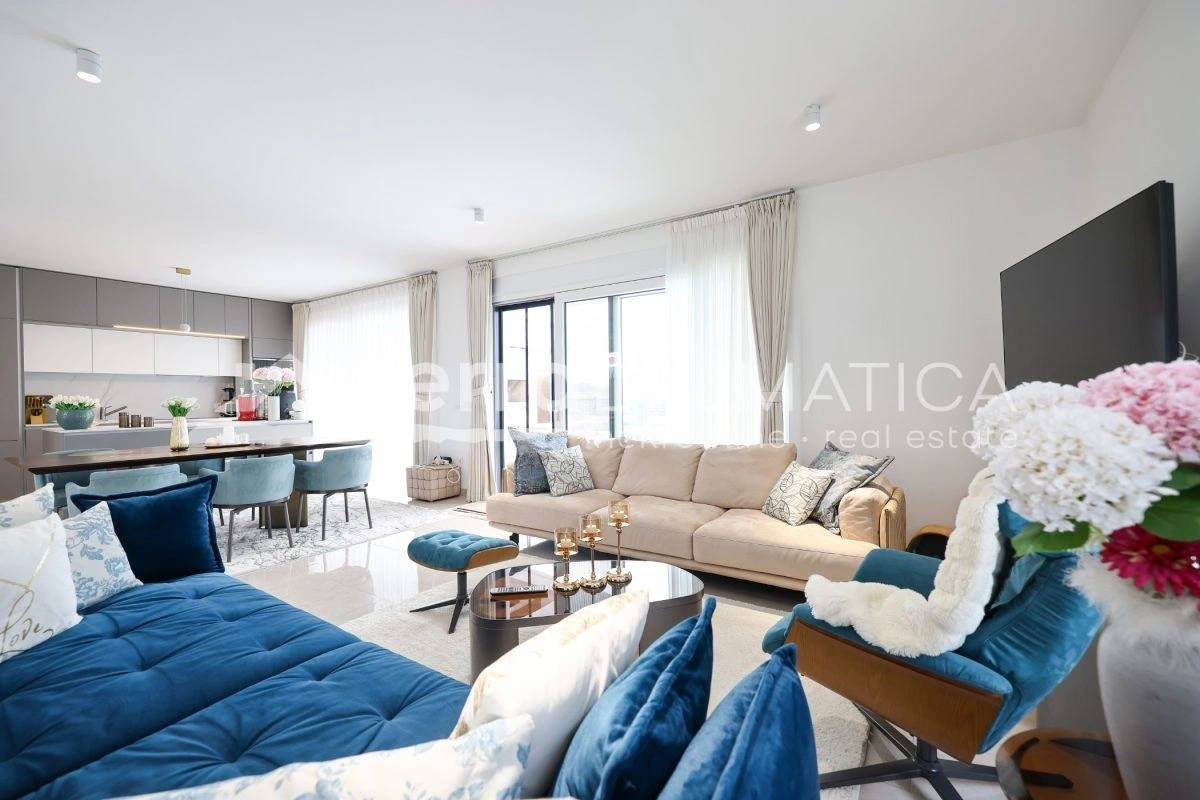 Haus Privlaka mit beheiztem Pool und angelegtem Garten