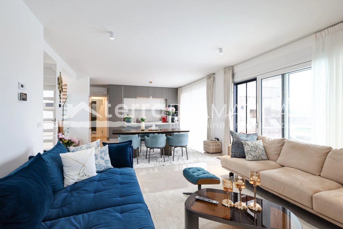 Haus Privlaka mit beheiztem Pool und angelegtem Garten